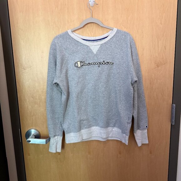 Champion Crewneck Sweatshirt Gray Logo Embroidery Women’s Medium - Picture 1 of 4